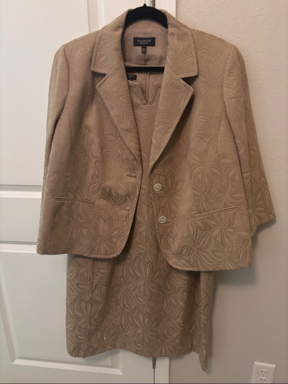 Talbots Beige/Gold Floral-Embossed Women's Jacket & Dress Set 22w NWT